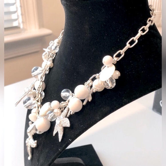 Fashion Necklace w/Silver Tone Seashells &White/Clear Beads - Picture 4 of 9